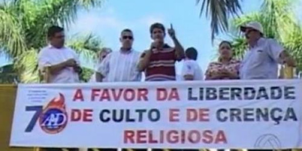 BRASIL:Pastores evangélicos protestam contra proibição de cultos
