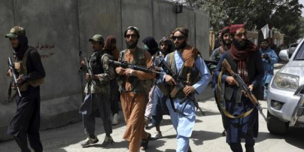 Talibã proíbe pessoas de deixarem o Afeganistão
