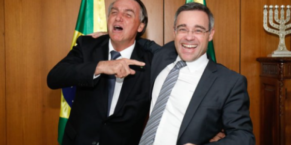 Mendonça vota por rejeitar ação de Bolsonaro contra Moraes