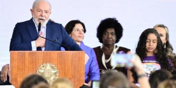 8 de Março Dia da Mulher: Lula propõe salários iguais e cotas para vítimas de violência
